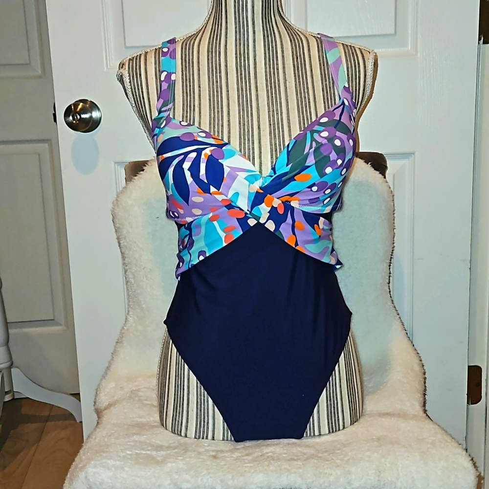 CUPSHE TEAGAN TROPICAL CUT-OUT CRISS-CROSS ONE PIECE WOMEN SWIMSUIT 🩱 SIZE M